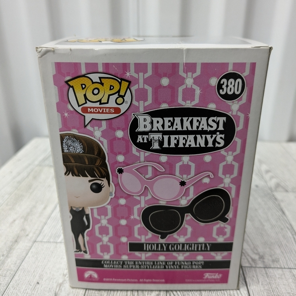 Funko Pop 380 Holly Golightly in Black and White Breakfast At Tiffany's - Picture 5 of 6